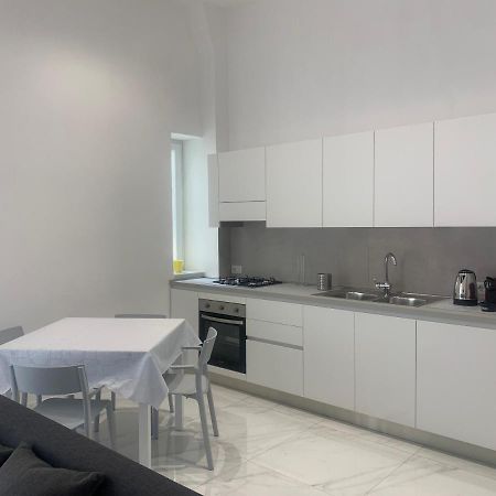 Appartamento Incantevole A Chiaia Naples Exterior photo