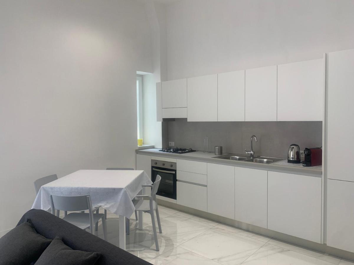 Appartamento Incantevole A Chiaia Naples Exterior photo