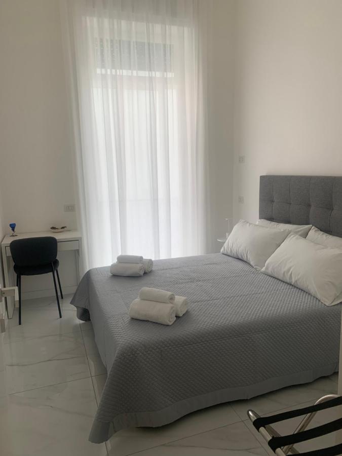 Appartamento Incantevole A Chiaia Naples Exterior photo